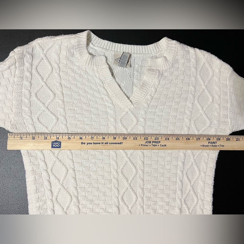 St. John's Bay Women’s White Cable Knit Pullover V-Neck Sweater! Size Small. - Picture 6 of 8